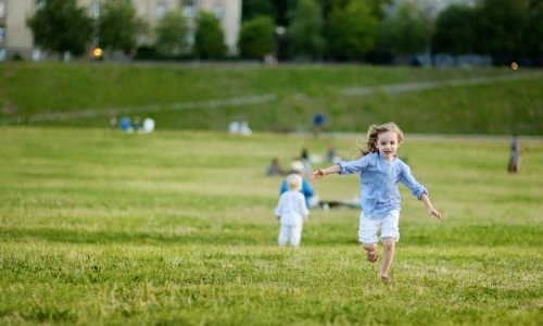 A gyerekcipők és a mozgásfejlődés kapcsolata