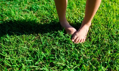 Kis lábak egészsége: hogyan előzhetjük meg a befülledést, lábgombát és más kellemetlenségeket?