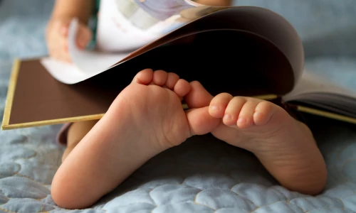 Bokasüllyedés vagy lúdtalp? Különbségek és kezelés gyerekeknél