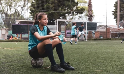 Térdfájdalom kamaszkorban: lehet, hogy a cipő vagy a lúdtalp a ludas