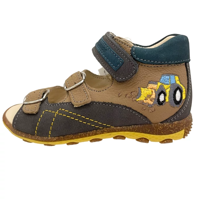 szamos,traktoros,fiu,szandal