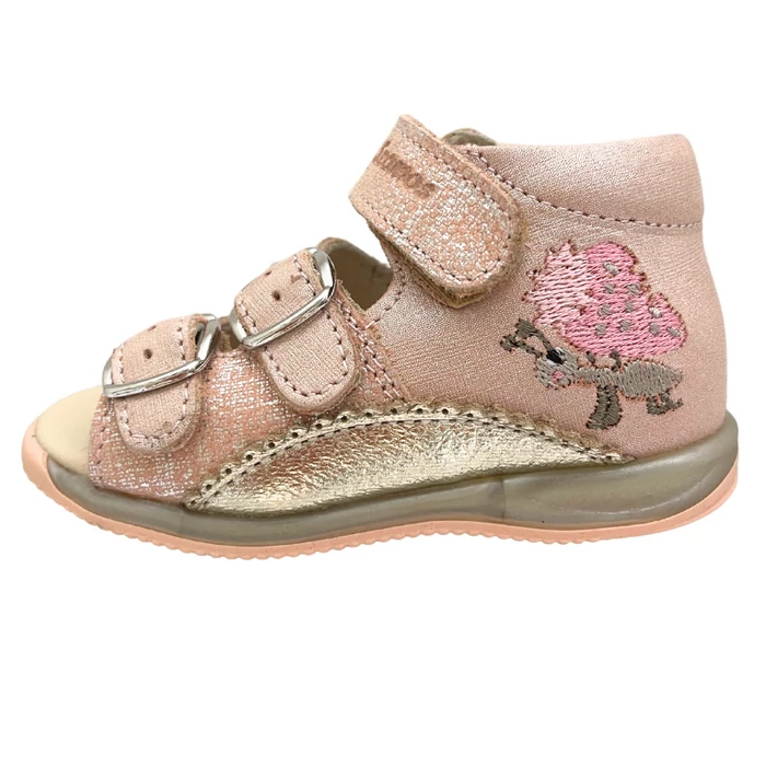 hangya,eper,szandal,lany