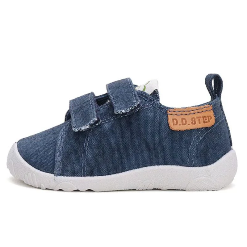 Sötétkék, D.D. Step 