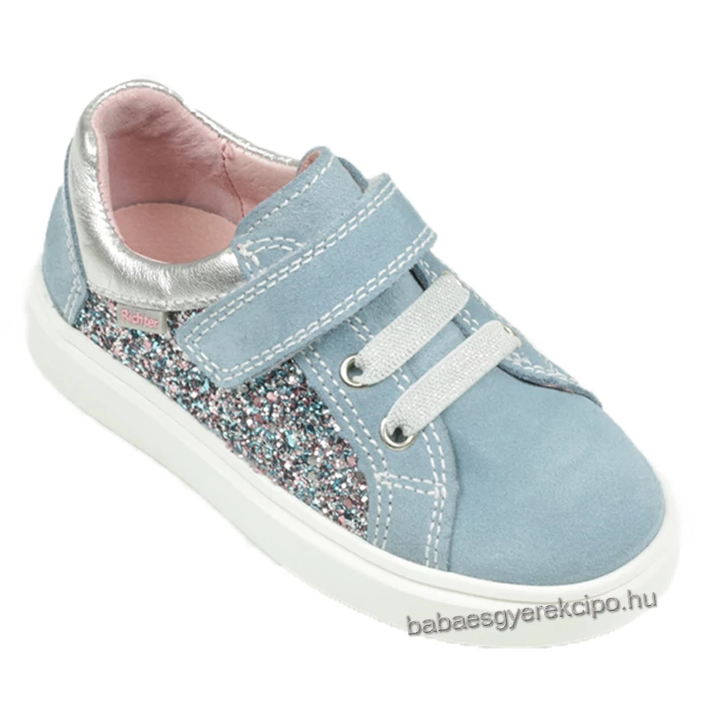 Richter, égszínkék, csillogós flitterekkel díszített átmeneti gyerekcipő lányoknak.