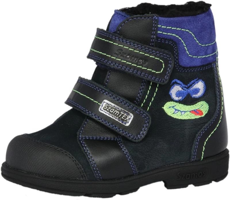 Szamos, supinált talpú, sötétkék színű, hímzett figurával díszített, vízálló, téli bakancs fiúknak.