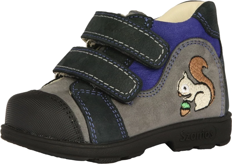 Szamos, supinált talpú, szürke-fekete színű, hímzett mókus mintával díszített átmeneti gyerekcipő fiúknak.