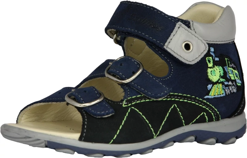 Szamos, fekete-kék, hímzett vonat mintával díszített gyerekszandál fiúknak.