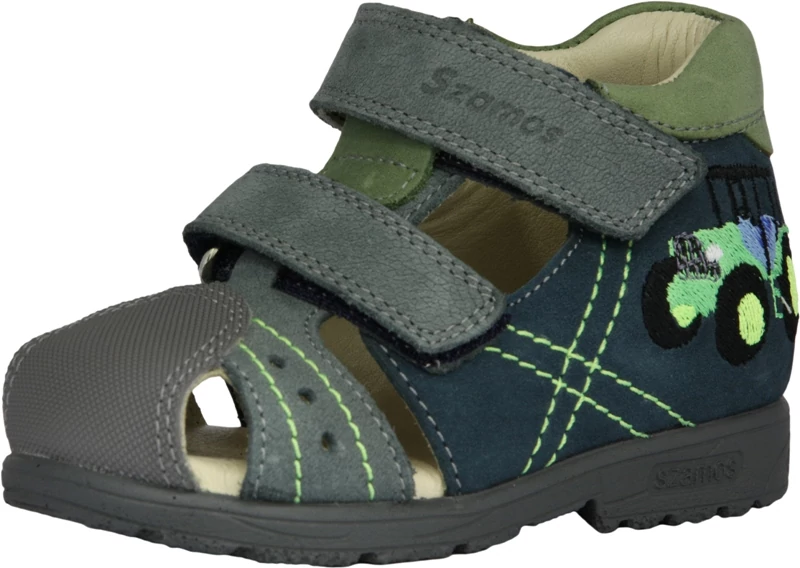 Szamos, supinált talpú, kék, hímzett traktor mintával díszített gyerek szandál fiúknak.