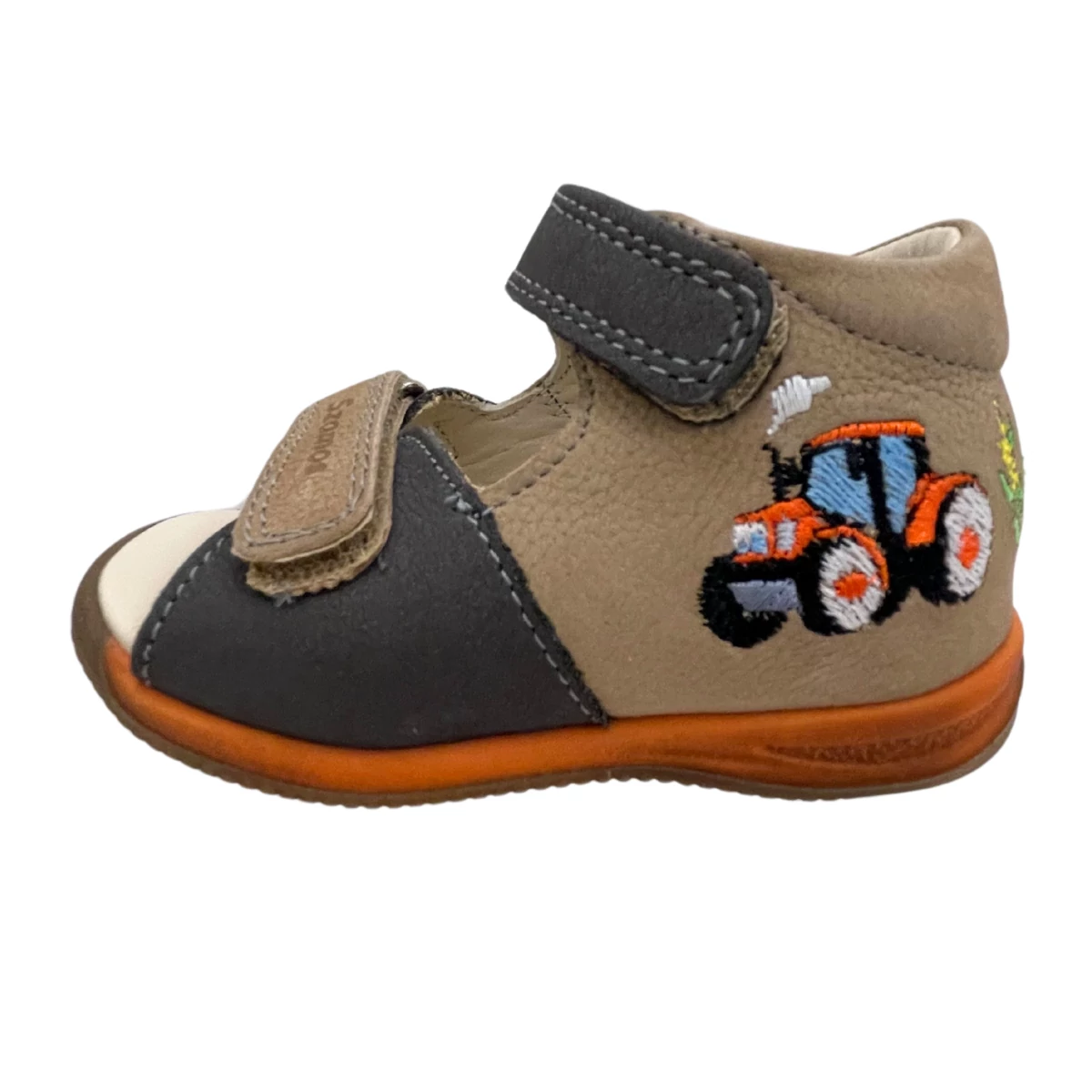 Traktoros, Szamos szandál fiúknak